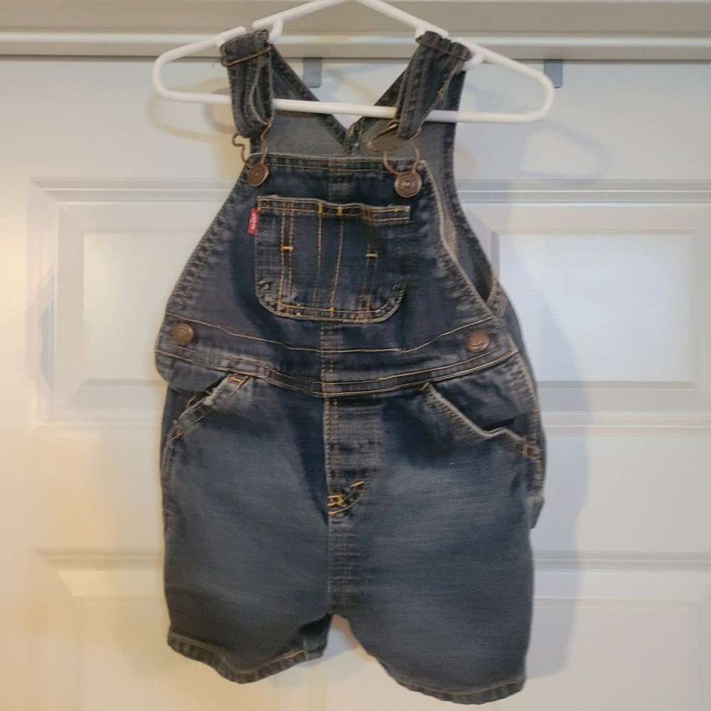 Levis‎ shortall 18 months